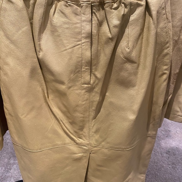 Sante Fe genuine leather Jacket (size 8)and skirt(size 6). - Picture 6 of 8